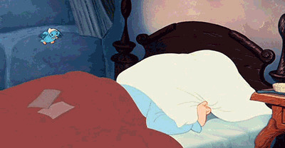 卡通公主睡觉用枕头蒙着头gif图片