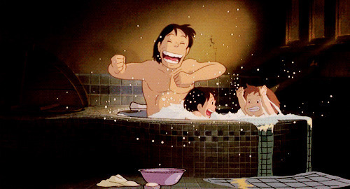 一家三口快乐泡澡动画图片:泡澡