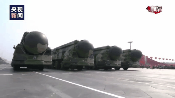 震撼的核导弹方阵gif图片:核导弹,阅兵
