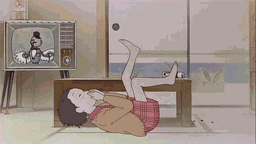 卡通女孩躺在客厅里捂着嘴翘着腿大笑gif图片:大笑