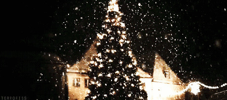 夜晚圣诞树上灯光闪闪gif图片