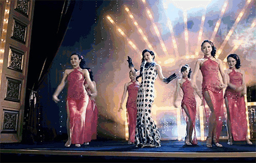 一群旗袍美女在台上跳舞GIF动态图