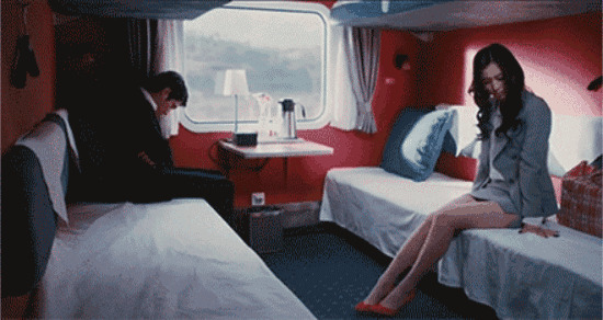 现在火车上的硬卧都那么奢华了吗GIF动态图