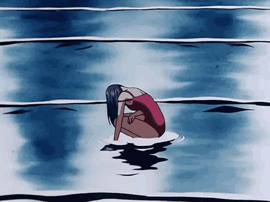 卡通小女孩穿着比基尼蹲在水里GIF动态图:比基尼