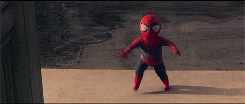小小蜘蛛侠扭动着身子跳舞GIF动态图:跳舞