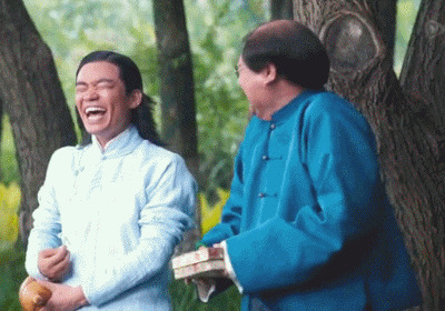 范伟和王宝强哈哈大笑的样子GIF动态图