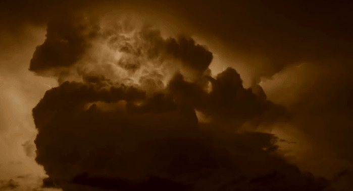 乌云与闪电美景图片:乌云