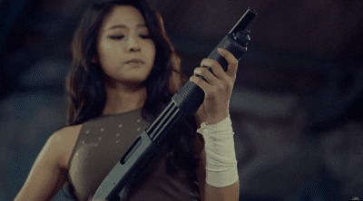 拿着散弹枪的女神GIF图片:散弹枪