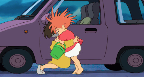 卡通小孩子的激情拥抱GIF图片:拥抱