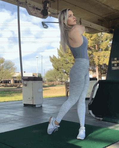 打高尔夫的性感女人GIF图片