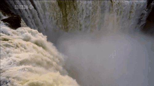 雄伟的高山瀑布gif图片:瀑布