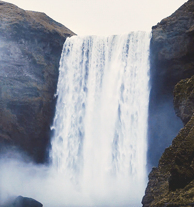 高山上的瀑布GIF图片:瀑布