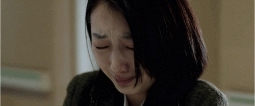 委屈哭泣的女孩GIF图片:哭泣
