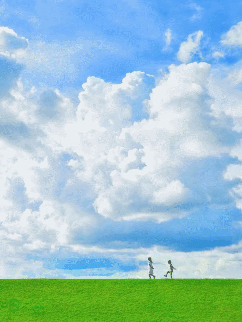 蓝色天空下快速漂移的白云GIF图片:白云