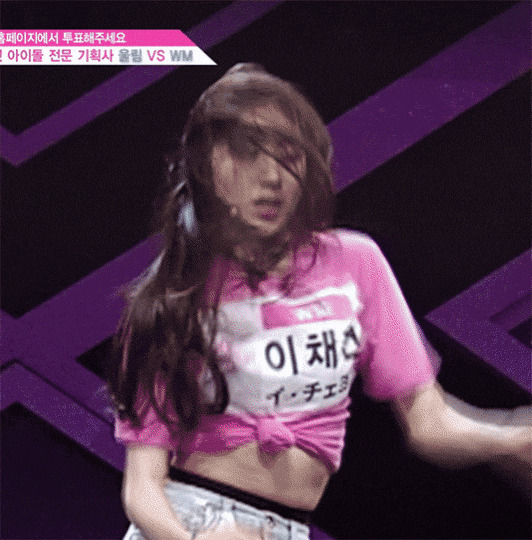 韩国女孩在舞台上跳艳舞GIF图片