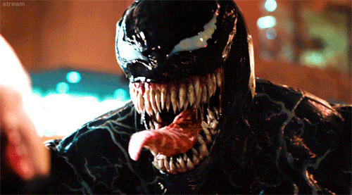 疯狂的变异人伸着舌头你害怕吗？GIF图片:毒液
