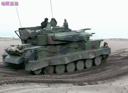 快速行走的装甲车GIF图片
