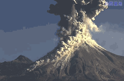 火山顶爆炸浓烟滚滚gif图片