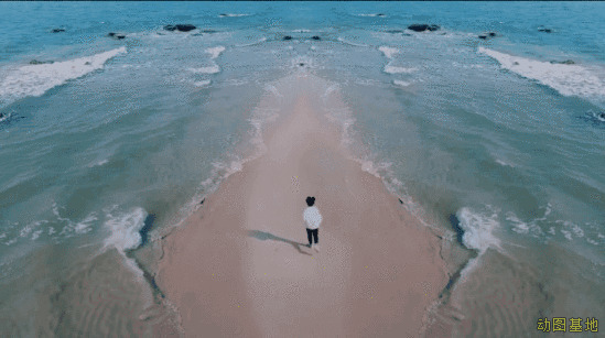 海边享受美景奔跑的小孩GIF图片:奔跑