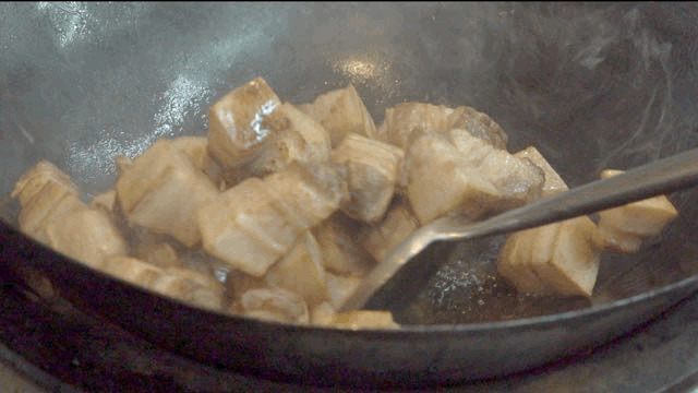 美味可口的红烧肉制作过程GIF图片