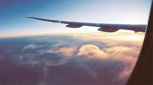 从飞机上看蓝天白云GIF图片
