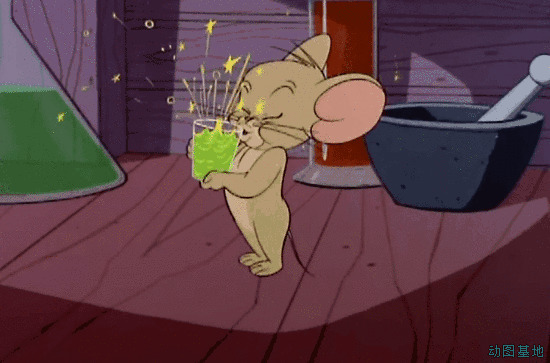 可爱的卡通老鼠端水杯表演GIF图片