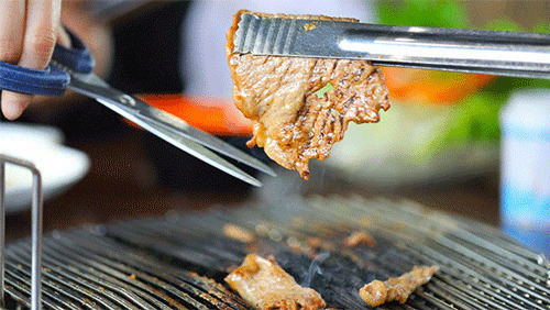剪刀剪烤牛肉GIF图片:烤肉