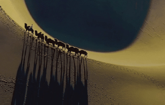 沙漠骆驼商队GIF图片:沙漠,骆驼