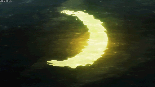 水中弯弯的月亮gif图片