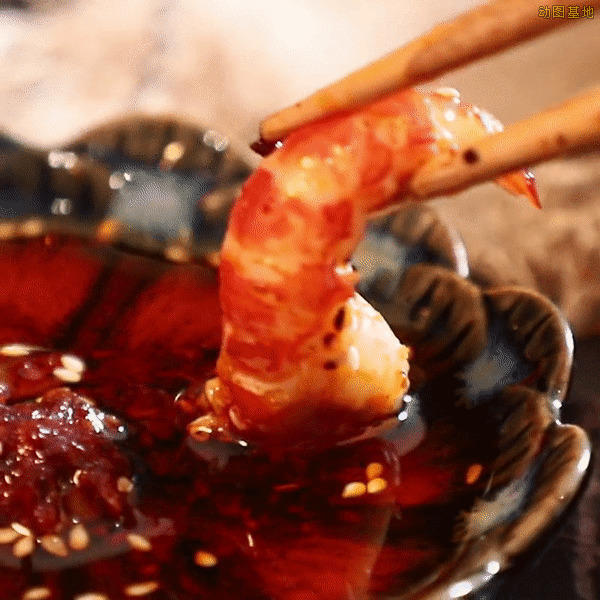 鲜虾沾酱料GIF图片:海鲜