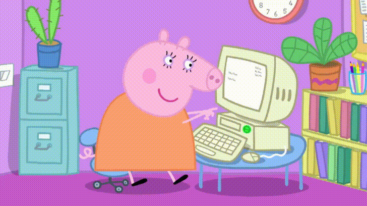 可爱的小猪配齐玩电脑gif图片:小猪佩奇