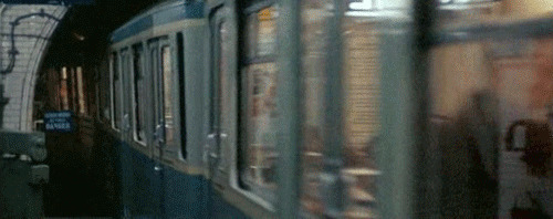 列车开过隧道GIF图片:列车