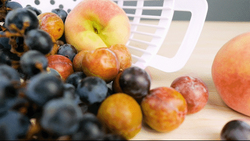 桌子上的水果动态图片:水果