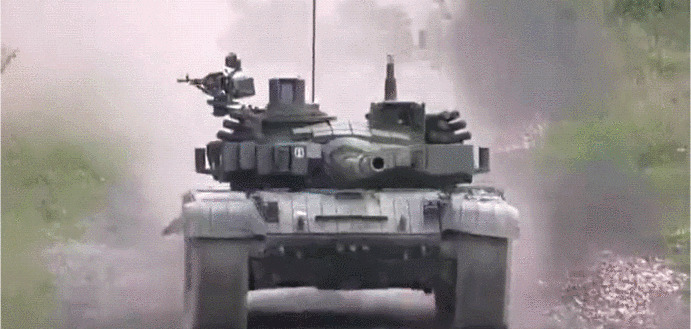 坦克装甲车从水中登陆gif图片