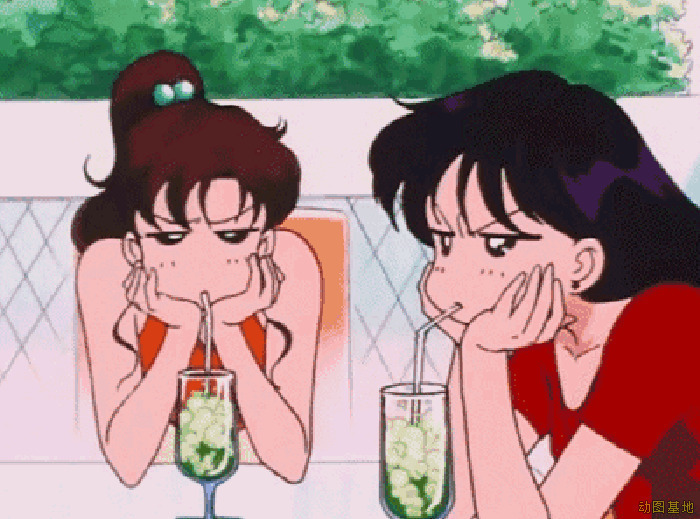 两个卡通女孩趴在桌子上喝果汁gif图片
