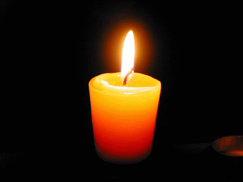 黑夜中燃烧的蜡烛gif图片