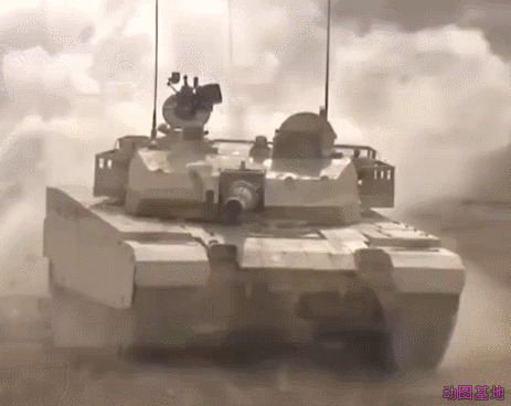 在沙漠中疾驰的坦克GIF图片:坦克