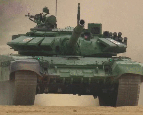 装甲车在战场上快速的行驶GIF图片:装甲车
