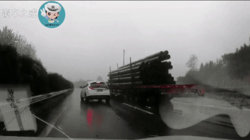 雨天行车需谨慎GIF图片:车祸,大货车