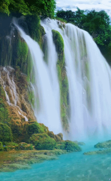 秀丽唯美高山大瀑布GIF图片:瀑布