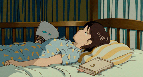 卡通小女孩睡觉扇扇子gif图片:睡觉