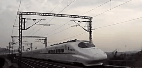 特快列车行驶GIF图片:火车,高铁