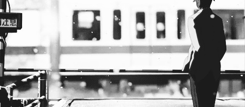 雪天站台上的人GIF图片