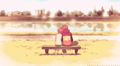 情侣一起坐在湖边的长凳上看风景gif图片:情侣
