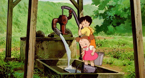 两个卡通小孩压水井压水玩耍gif图片