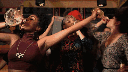 黑女人在酒吧喝酒跳舞gif图片:喝酒