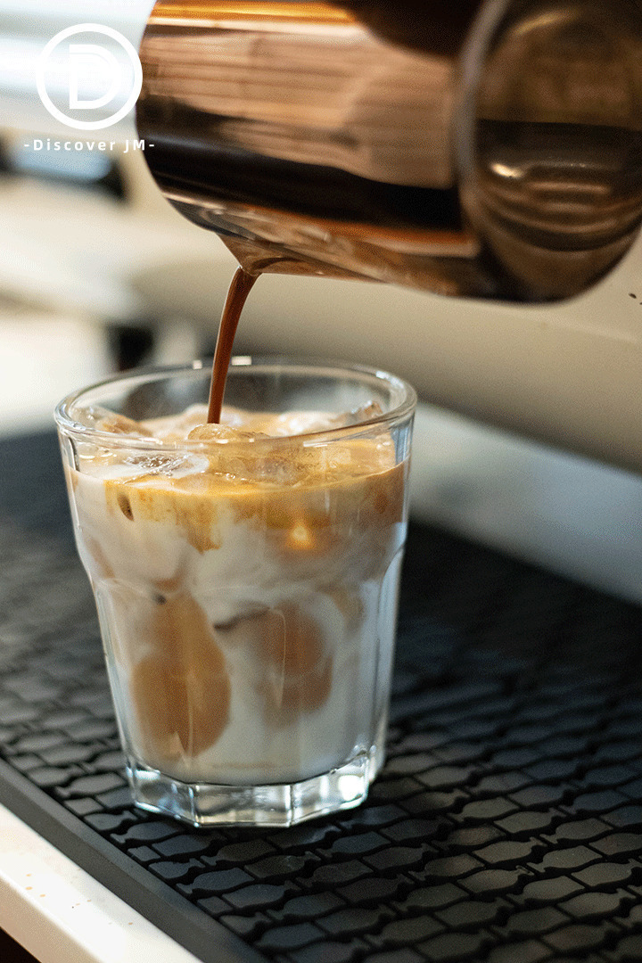 自制美味的牛奶咖啡gif图片:牛奶,咖啡