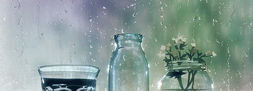 窗外玻璃的雨水GIf素材:雨水