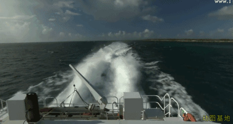 轮船行驶过海面GIF动态图:轮船,海浪