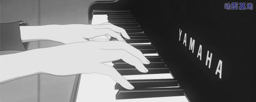 弹钢琴的手动画图片